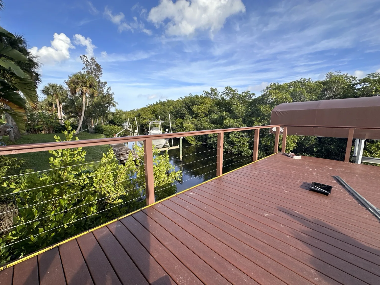 Cable-railing deck